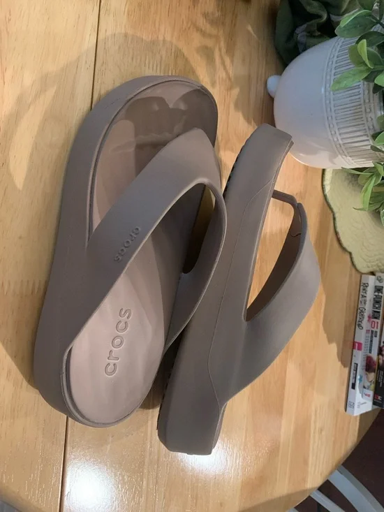 CROCS Women’s Platform Flip Sandals in Taupe/Light Brown - Picture 9 of 9